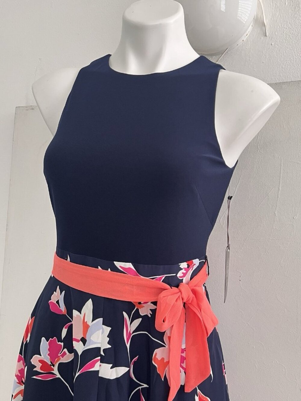 NWT Vince Camuto Midi Dress Size 4 Navy Floral Handkerchief Hem Coral Womens - Picture 3 of 7